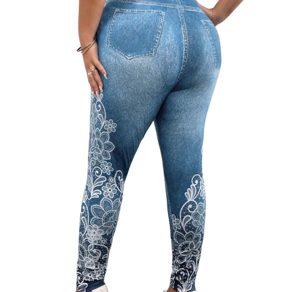 Women's Floral Print Leggings - Picture 2 of 2